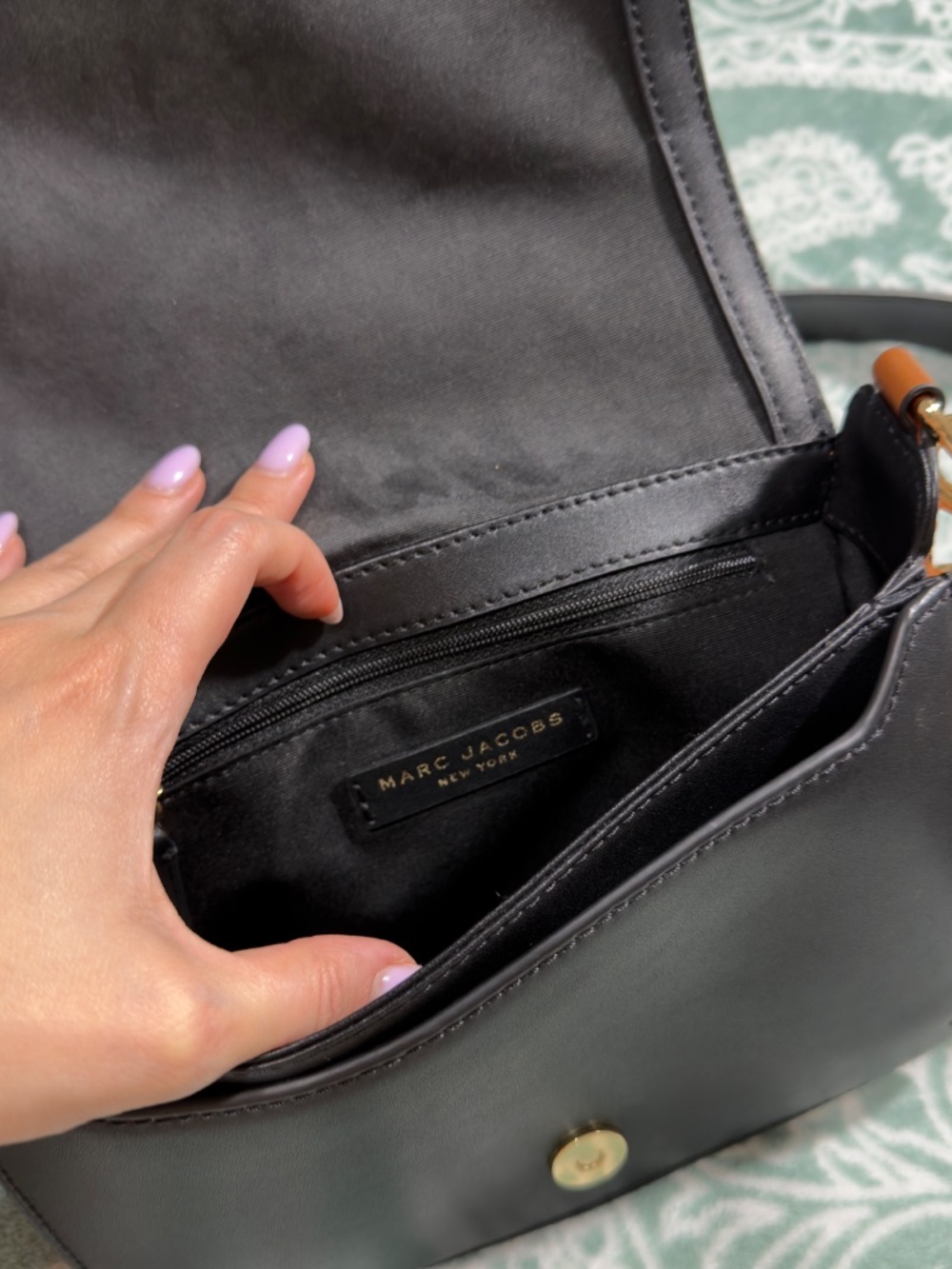 Marc Jacobs Crossbody Bag – Beige & Black – Like New - Picture 5 of 6